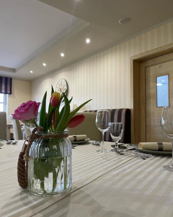 Готель Diva Kacica Restaurant & Pansion Комарно Екстер'єр фото