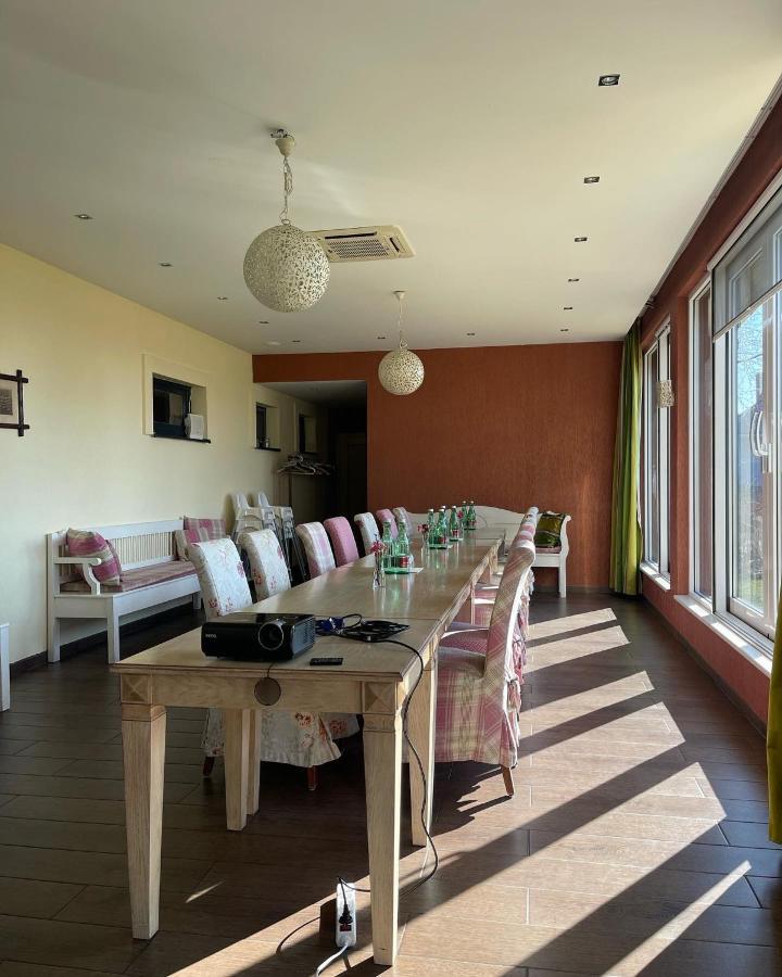 Готель Diva Kacica Restaurant & Pansion Комарно Екстер'єр фото