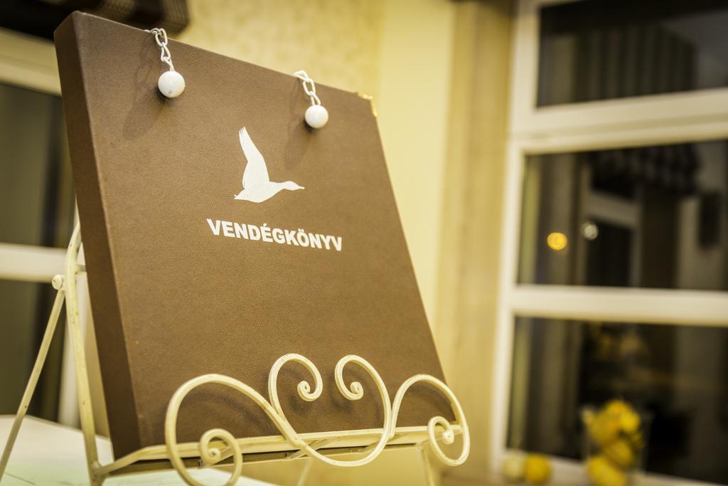 Готель Diva Kacica Restaurant & Pansion Комарно Екстер'єр фото