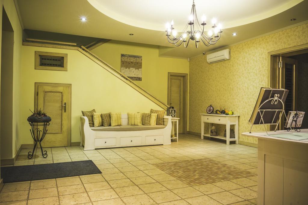Готель Diva Kacica Restaurant & Pansion Комарно Екстер'єр фото
